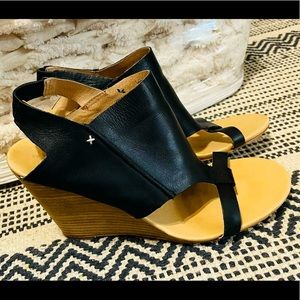 Like New!! Koolaburra Women's Perez Black Size 9